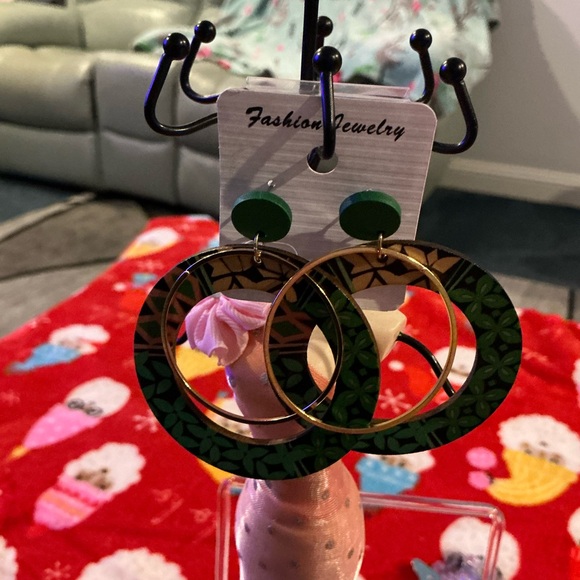 Earrings - Picture 7 of 8